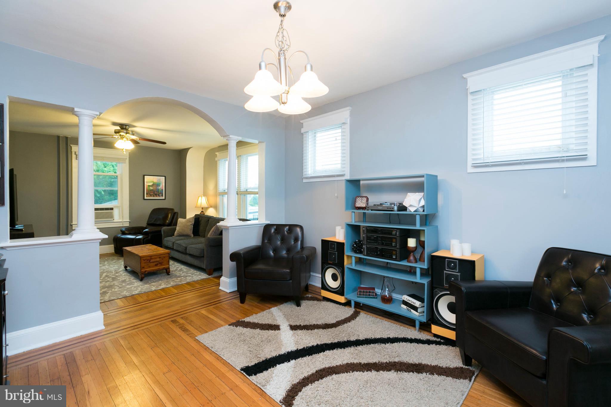 1414 Sulphur Spring Road Baltimore, MD 21227 - Photo 5 of 24 Living Room