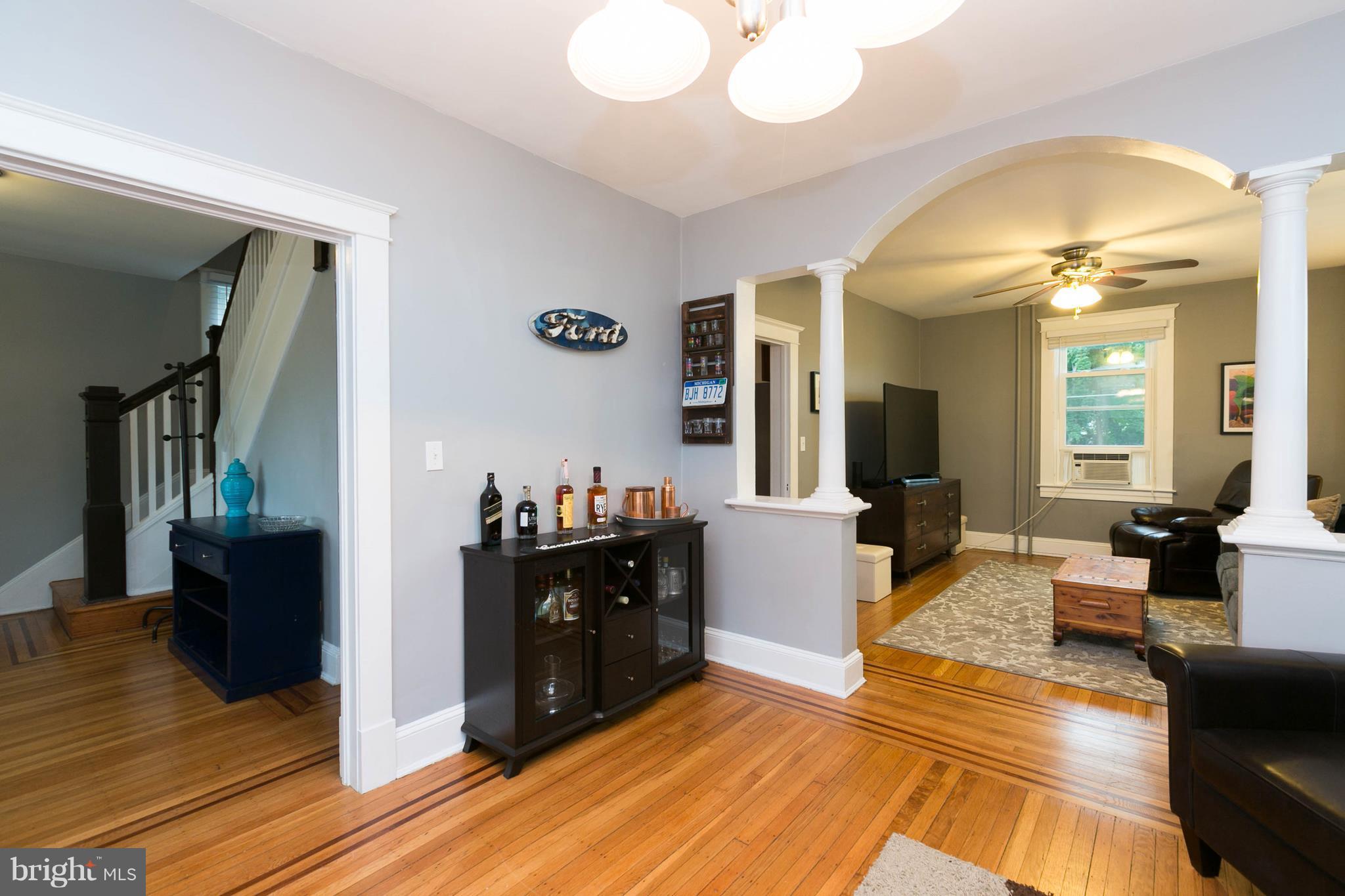 1414 Sulphur Spring Road Baltimore, MD 21227 - Photo 6 of 24 Living Room