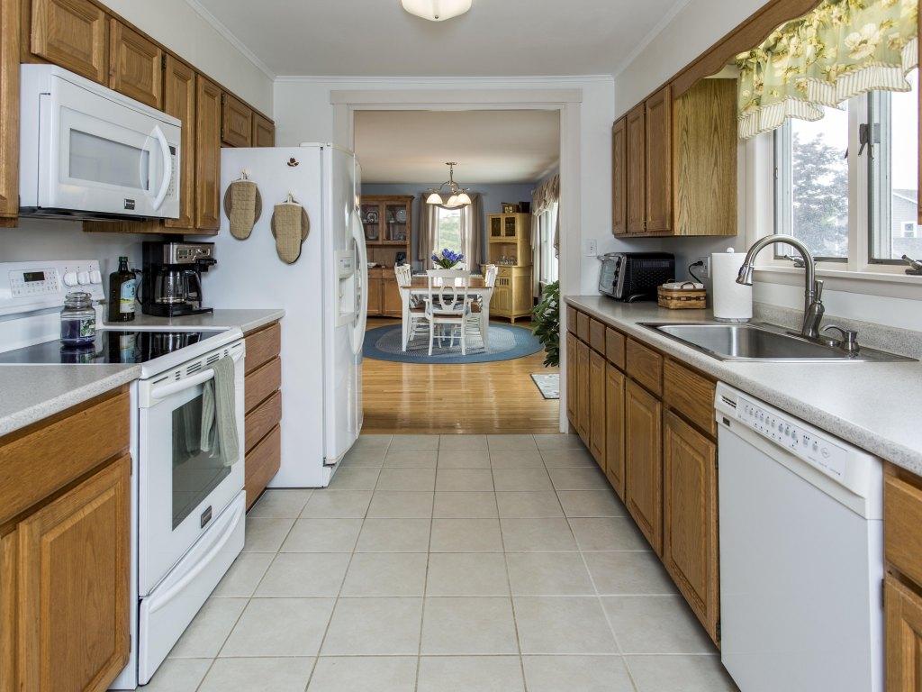 341 Barters Island Road Boothbay, ME 04537 - Photo 10 of 32 Kitchen