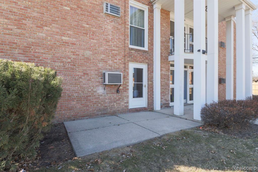 2230 West 14 Mile Road, Unit 26 Royal Oak, MI 48073 - Photo 21 of 23