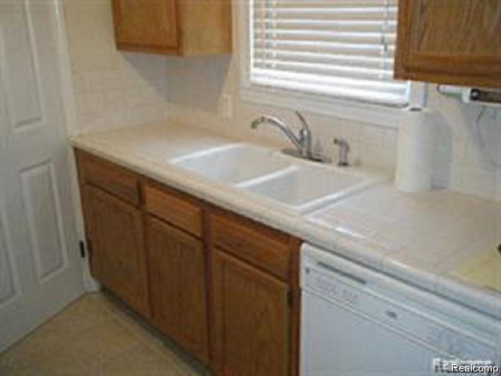 3521 Normandy Road Royal Oak, MI 48073 - Photo 4 of 20