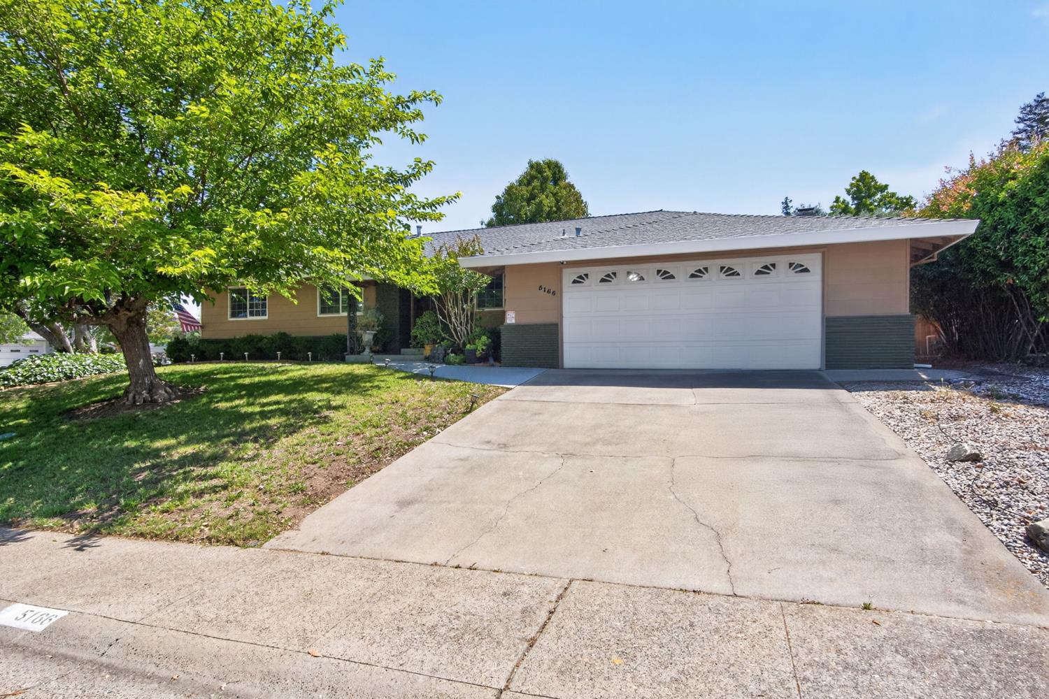 5166 Kipp Way Carmichael, CA 95608 - Photo 5 of 50