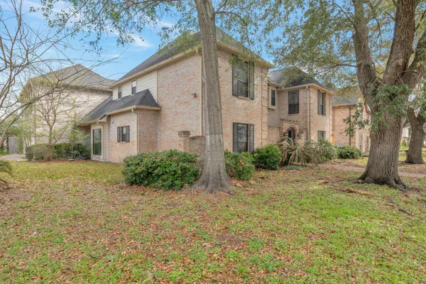 a view of a front of house with a tree