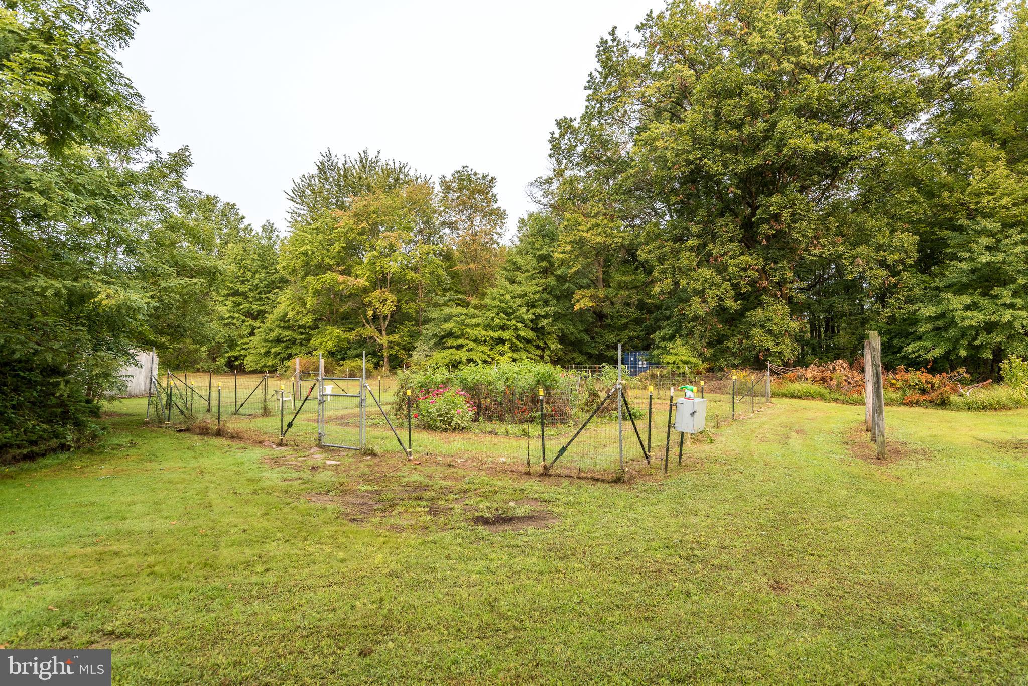 218 North Ridge Road Perkasie, PA 18944 - Photo 18 of 28 Garden
