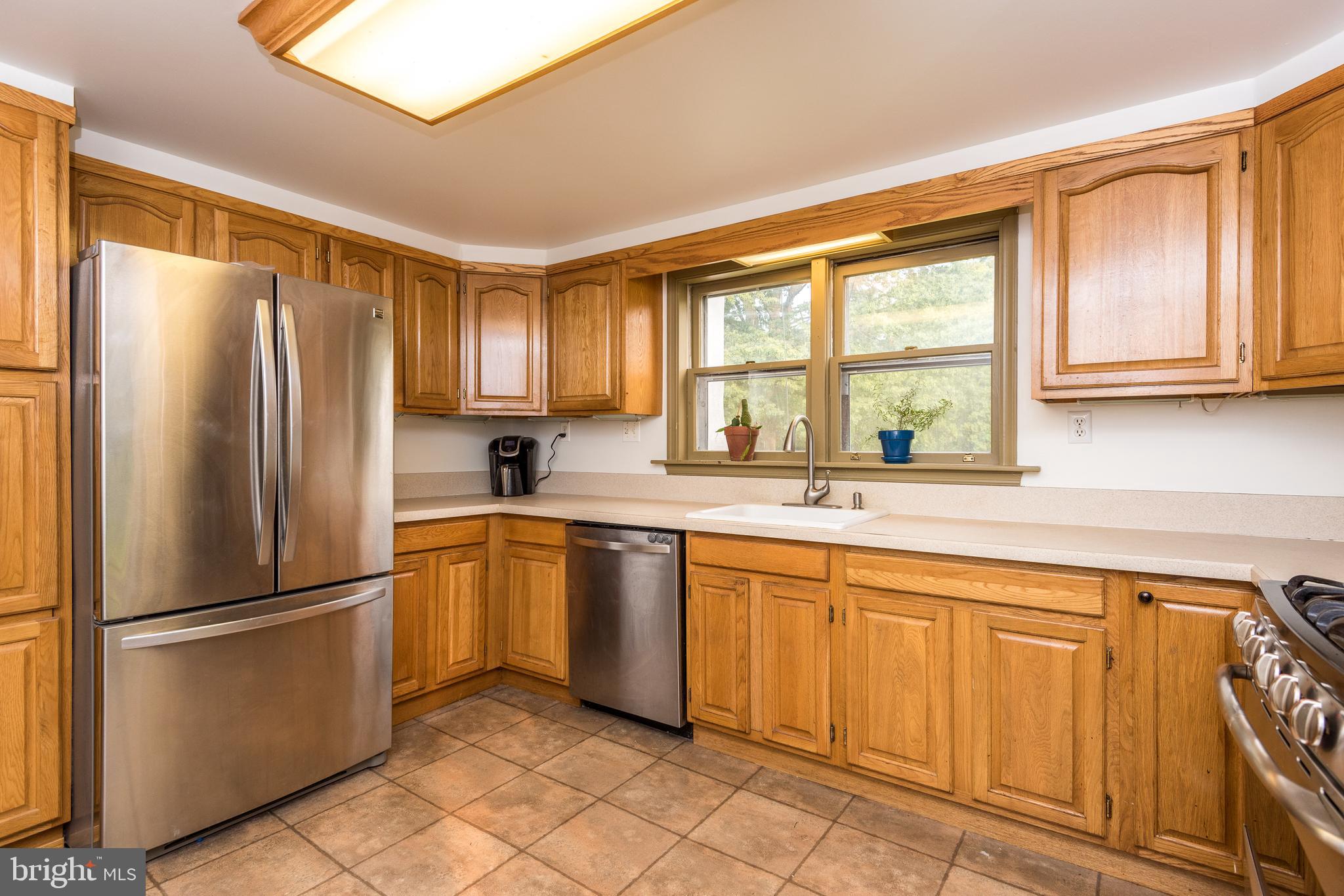 218 North Ridge Road Perkasie, PA 18944 - Photo 5 of 28 Kitchen w/ Abundance Of Cabinets