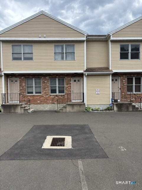 39 Stuart Avenue, Unit 5 Norwalk, CT 06850 - Photo 2 of 14