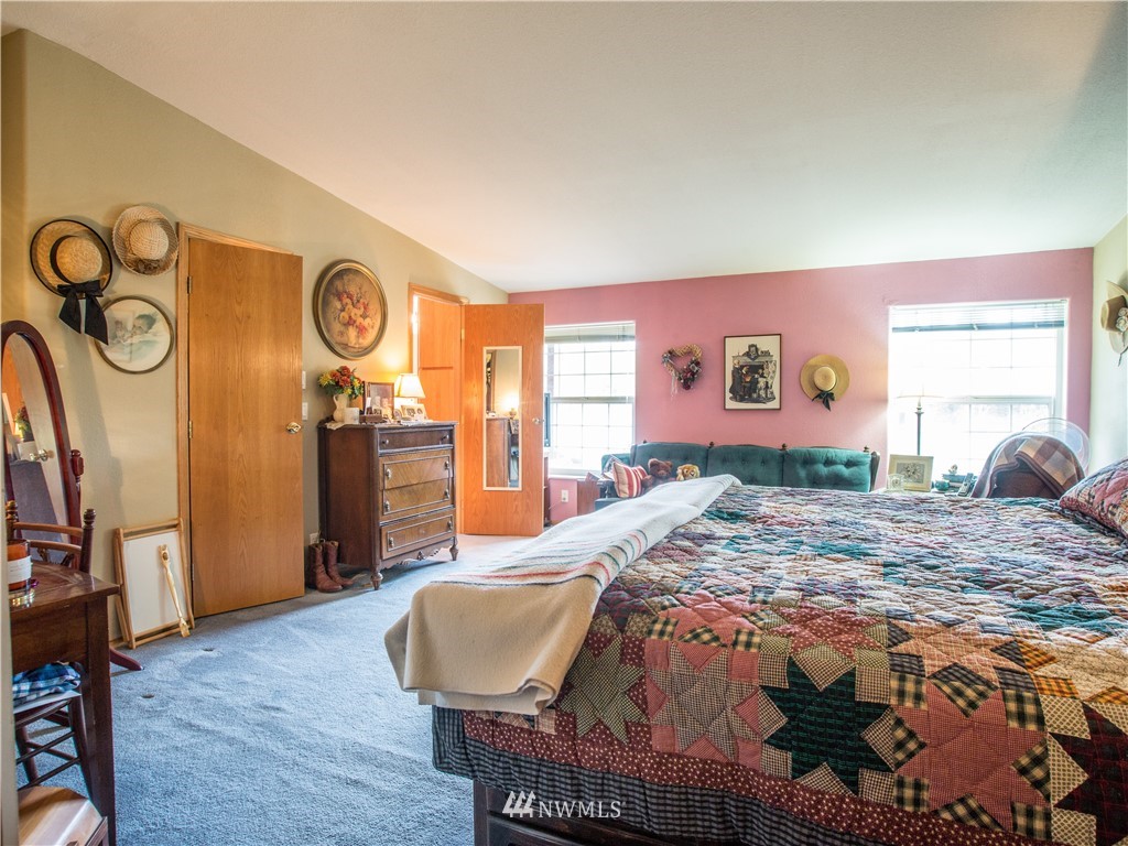 8941 Heady Road Maple Falls, WA 98266 - Photo 23 of 40 a bedroom with bed and a window