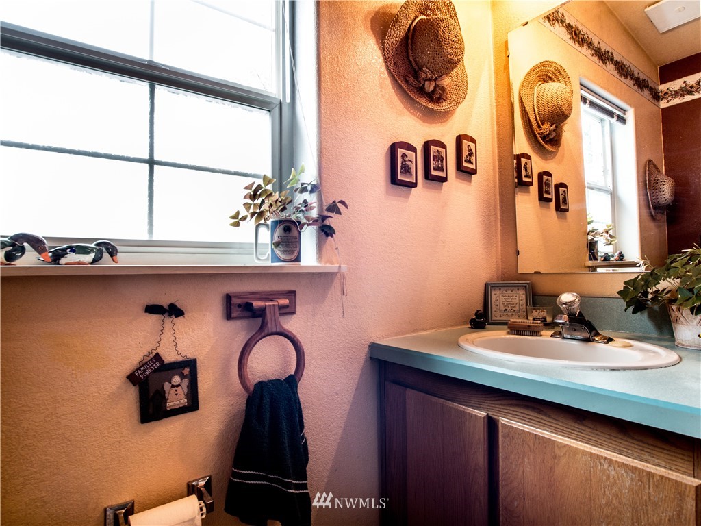 8941 Heady Road Maple Falls, WA 98266 - Photo 26 of 40 a bathroom with a tub sink and mirror