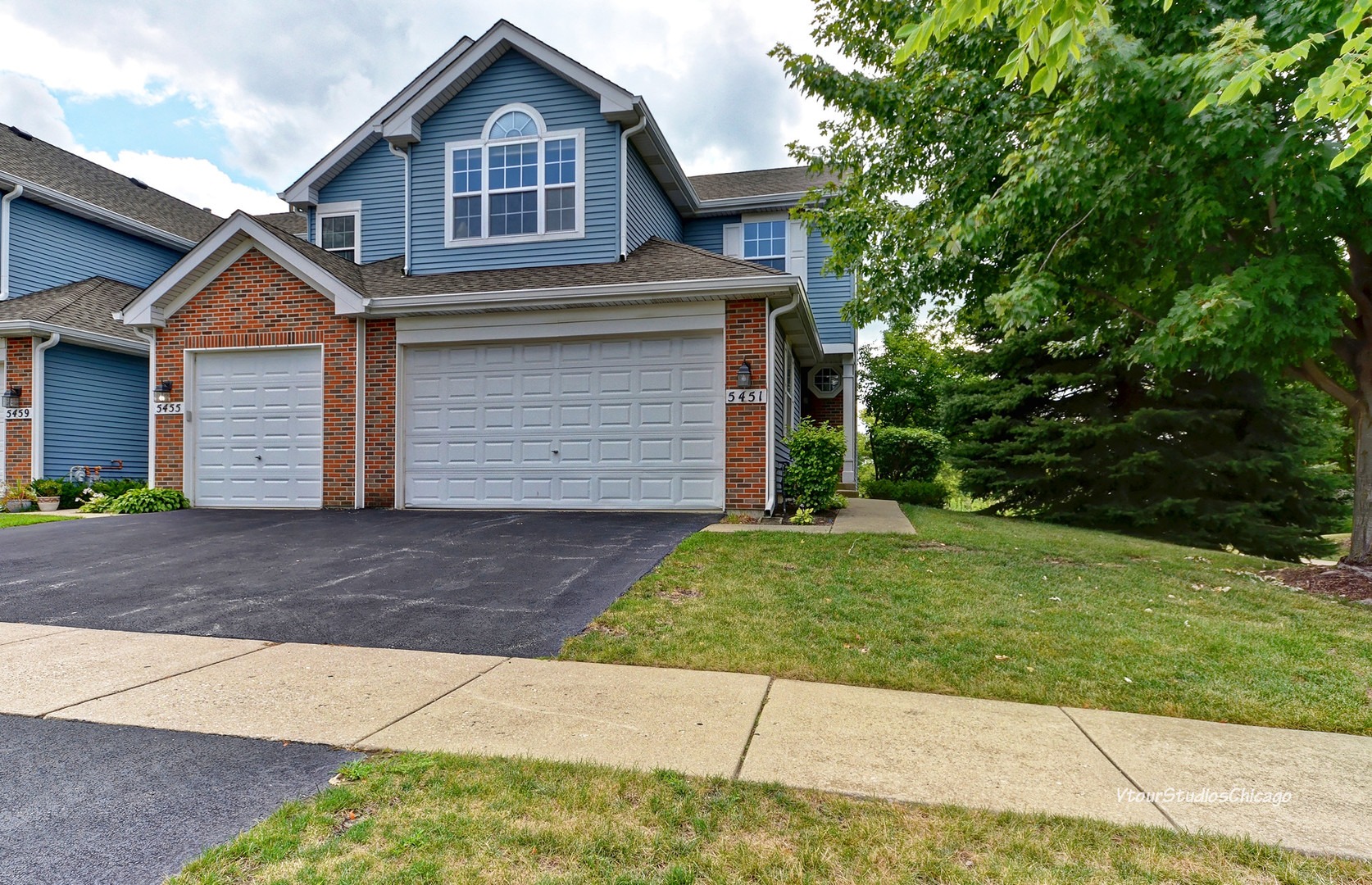 5451 Elizabeth Place Rolling Meadows, IL 60008 - Photo 2 of 34 a front view of a house with a garden