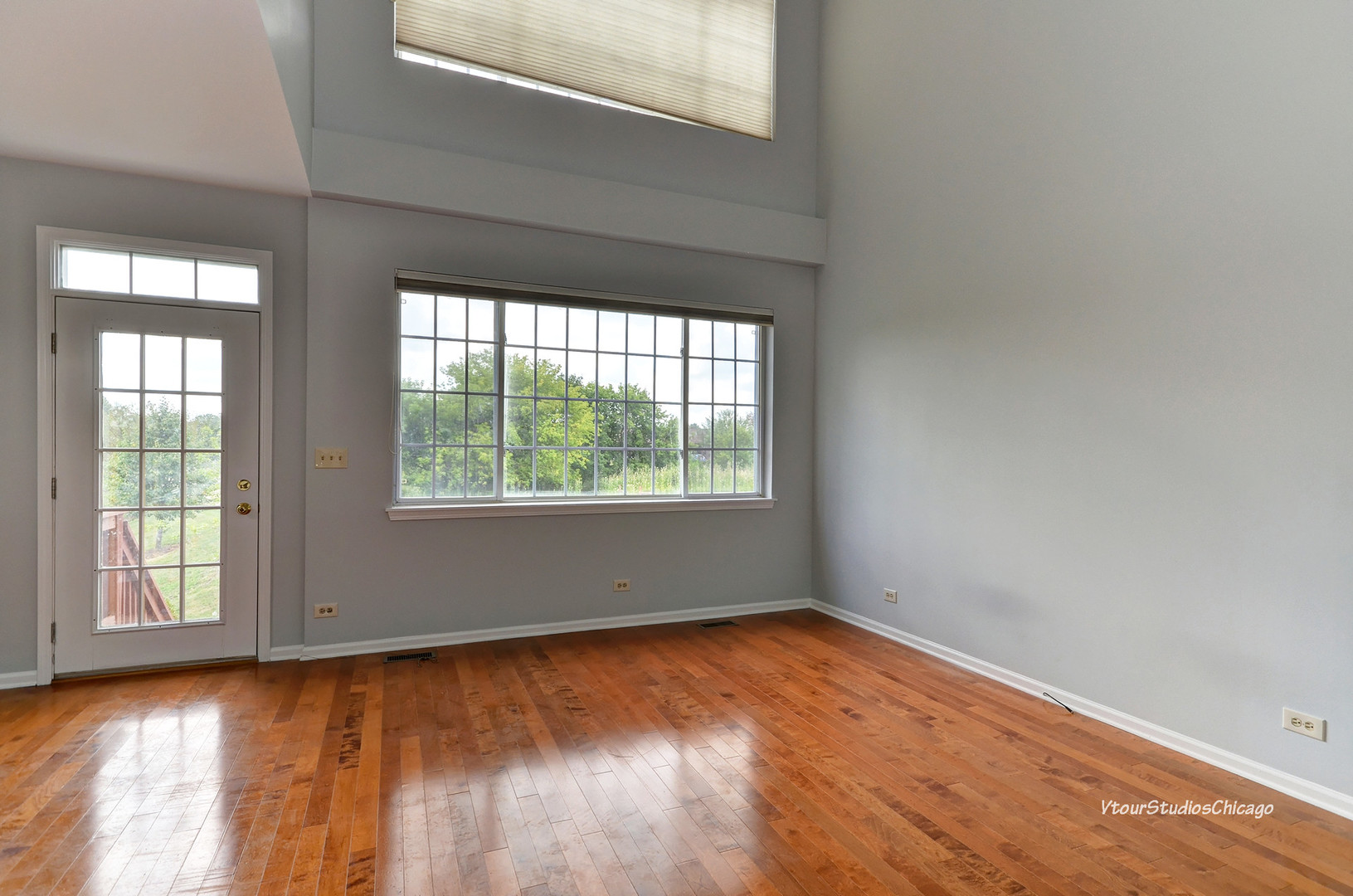 5451 Elizabeth Place Rolling Meadows, IL 60008 - Photo 13 of 34 an empty room with wooden floor and windows