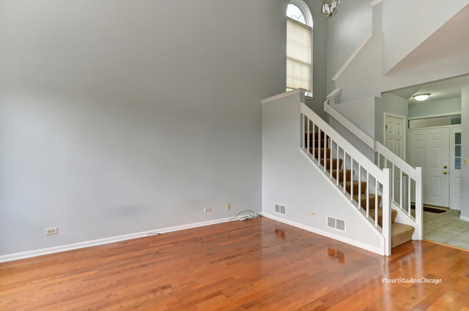 5451 Elizabeth Place Rolling Meadows, IL 60008 - Photo 14 of 34 a view of an entryway with wooden floor