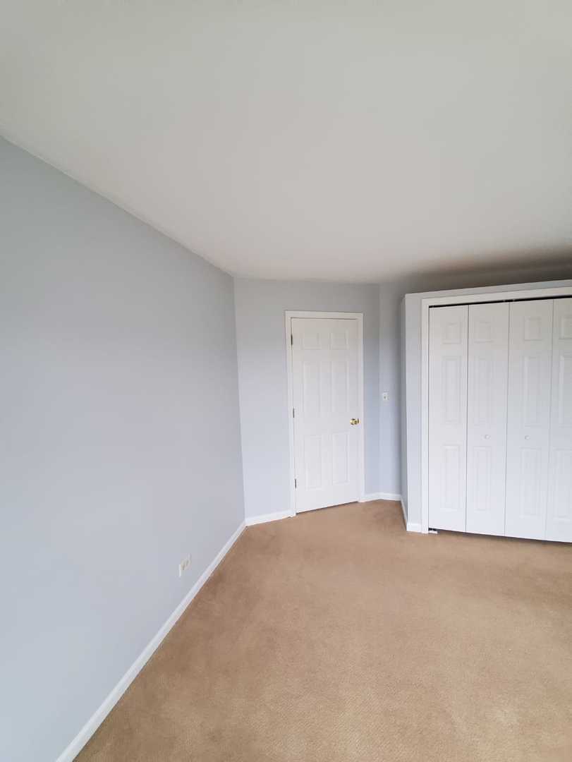 5451 Elizabeth Place Rolling Meadows, IL 60008 - Photo 19 of 34 a view of an empty room and entryway