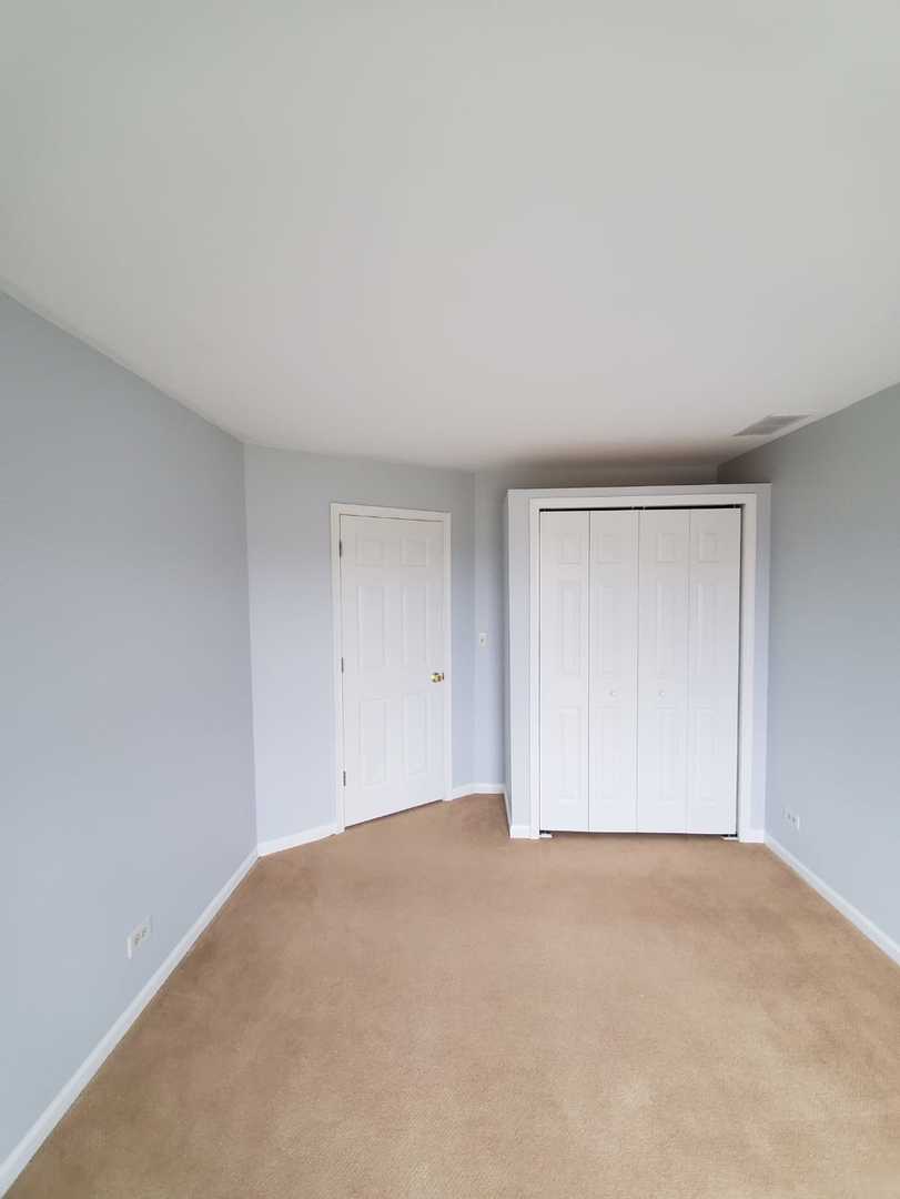 5451 Elizabeth Place Rolling Meadows, IL 60008 - Photo 22 of 34 a view of an empty room and entryway