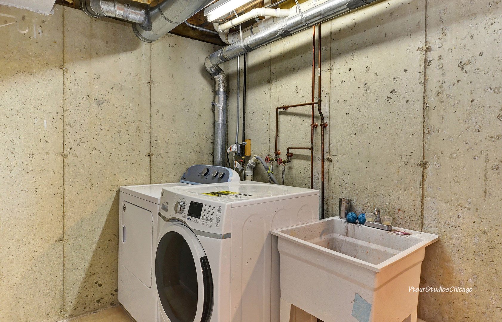 5451 Elizabeth Place Rolling Meadows, IL 60008 - Photo 33 of 34 a utility room with a washer and dryer