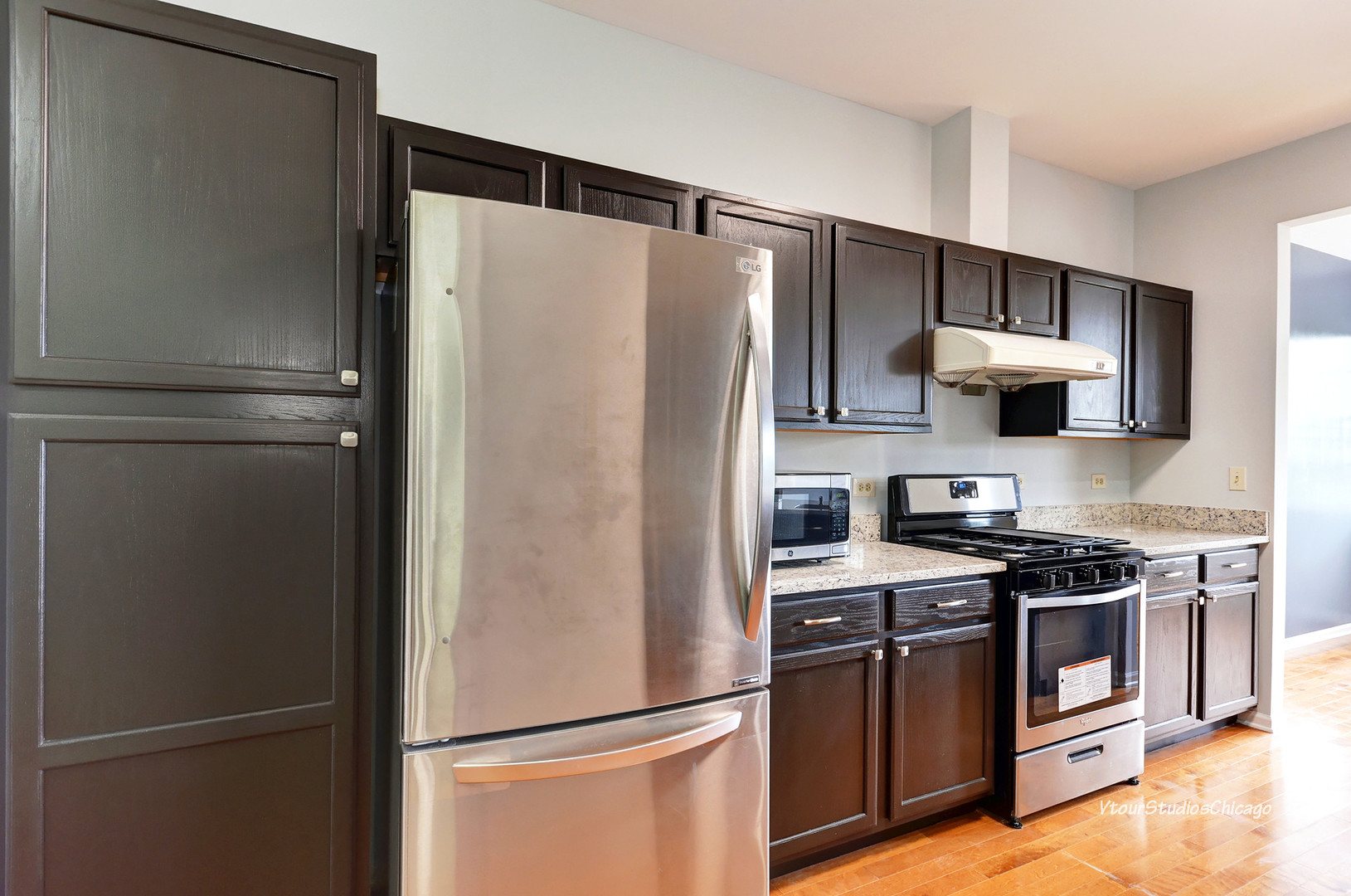 5451 Elizabeth Place Rolling Meadows, IL 60008 - Photo 6 of 34 a kitchen with stainless steel appliances a refrigerator a stove and a sink