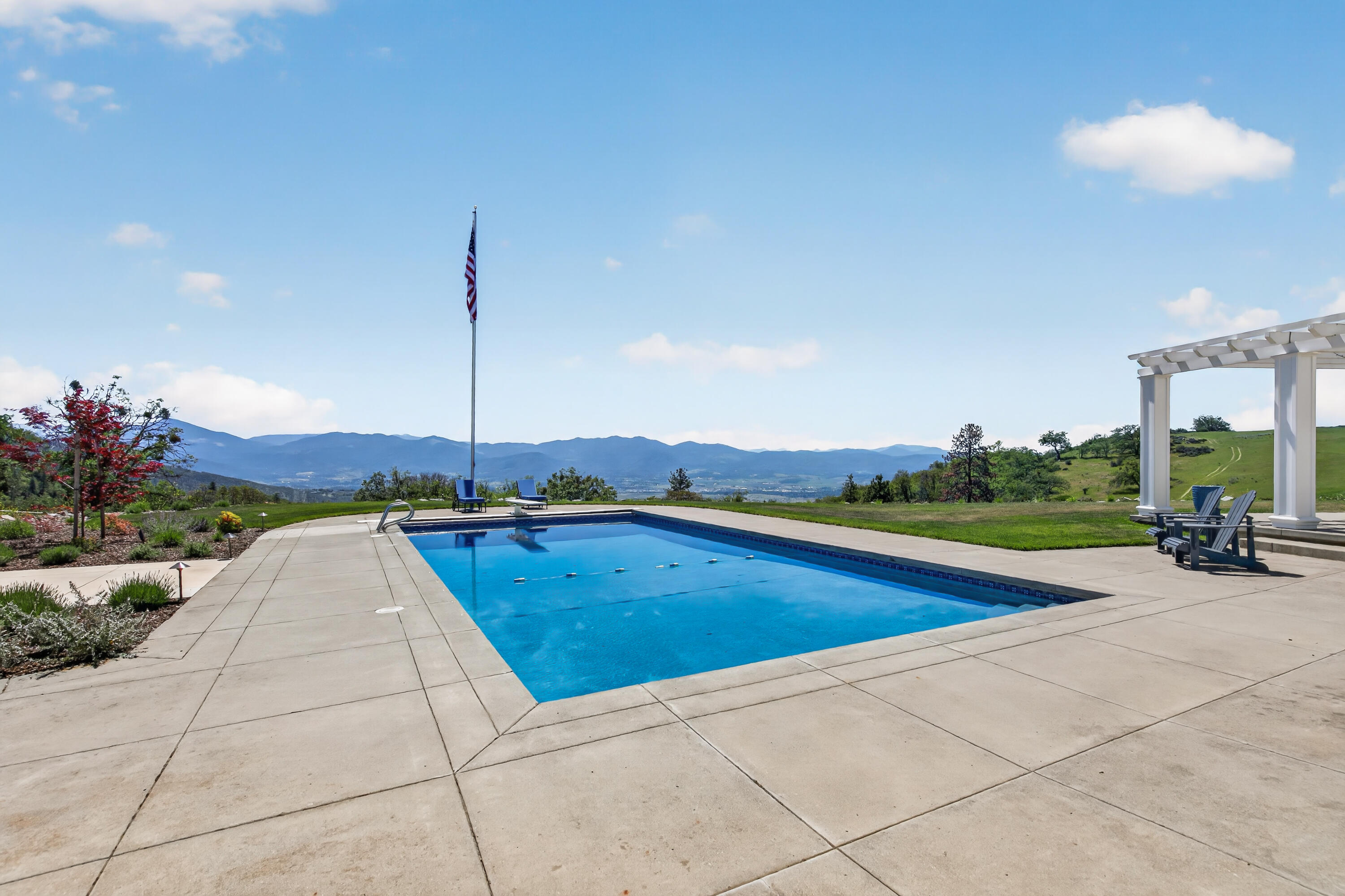 6081 Hillcrest Road Medford, OR 97504 - Photo 65 of 83 67