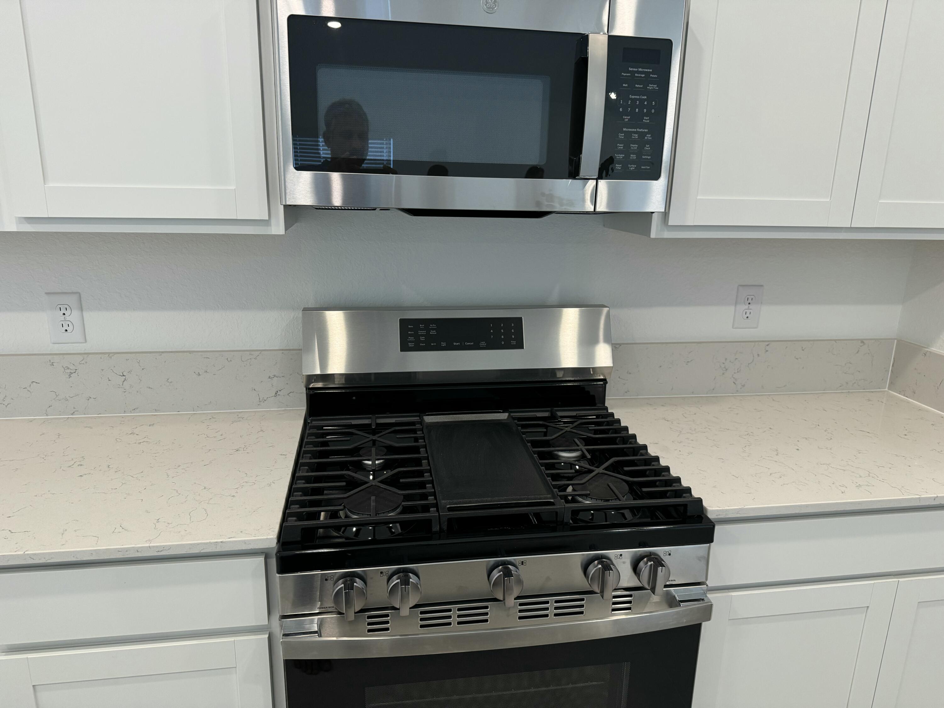 10501 Northwest Suncrest Loop Port St. Lucie, FL 34987 - Photo 6 of 33 a stove top oven sitting inside of a kitchen