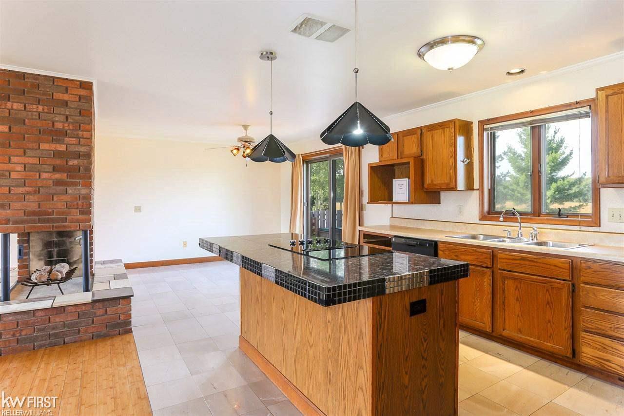 8180 Potter Road Flushing, MI 48433 - Photo 7 of 31 21507377-6.JPG