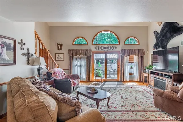 $635,000 | 960 Ridgetop Drive, Farmington, MO 63640