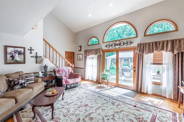 $635,000 | 960 Ridgetop Drive, Farmington, MO 63640