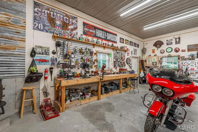 $635,000 | 960 Ridgetop Drive, Farmington, MO 63640