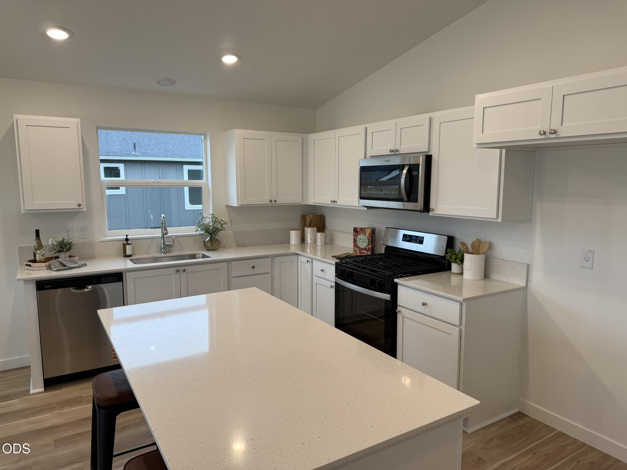 676 Northeast Rickenbacker Road, Unit 142 Madras, OR 97741 - Photo 5 of 13