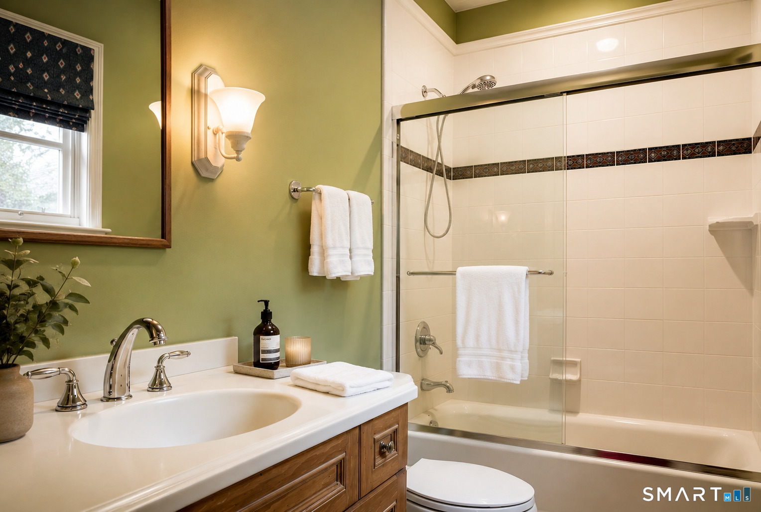 760 Smith Ridge Road New Canaan, CT 06840 - Photo 26 of 40 a bathroom with a sink and a mirror