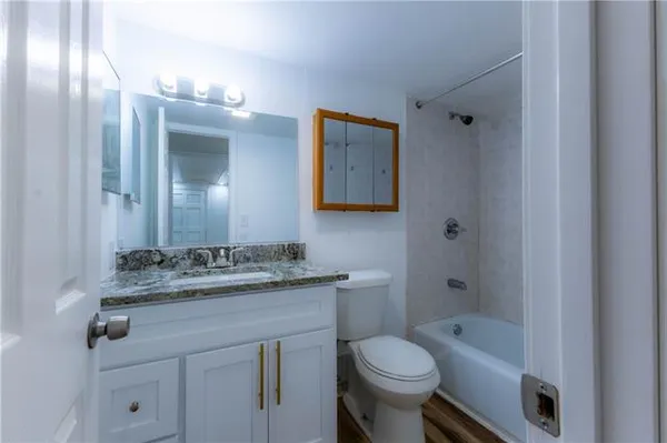$1,600 | 6200 Riverside Drive, Unit 406, Metairie, LA 70003