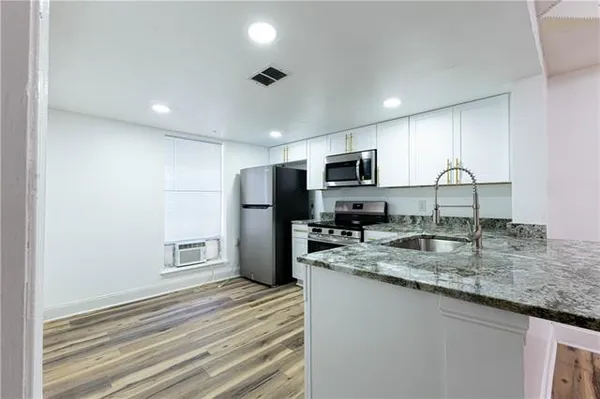 $1,600 | 6200 Riverside Drive, Unit 406, Metairie, LA 70003
