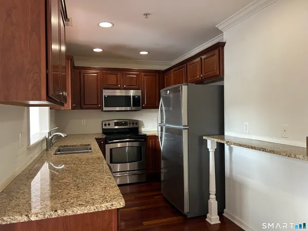 $2,900 | 793 Federal Road, Unit 10, Brookfield, CT 06804
