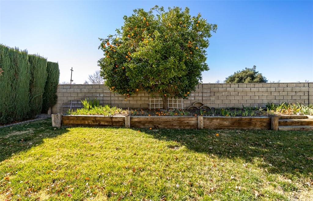 24600 Mountain Avenue, Unit 57 Hemet, CA 92544 - Photo 16 of 20 a view of a garden with wooden fence