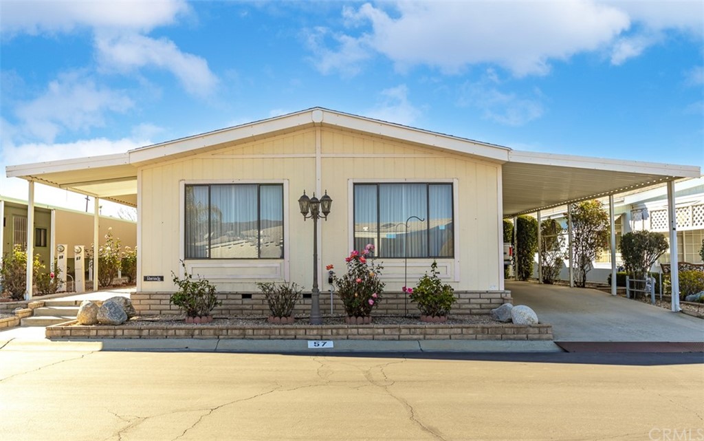 24600 Mountain Avenue, Unit 57 Hemet, CA 92544 - Photo 2 of 20 a view of a living room