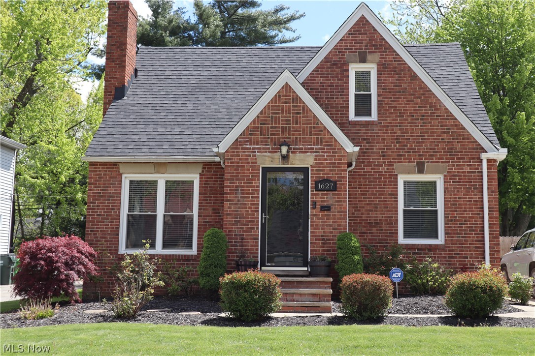 1627 Oakmount Road South Euclid, OH 44121 - Photo 1 of 32