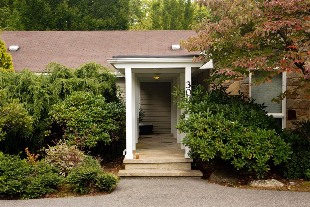300 Pippin Orchard Road Cranston, RI 02921 - Photo 5 of 40