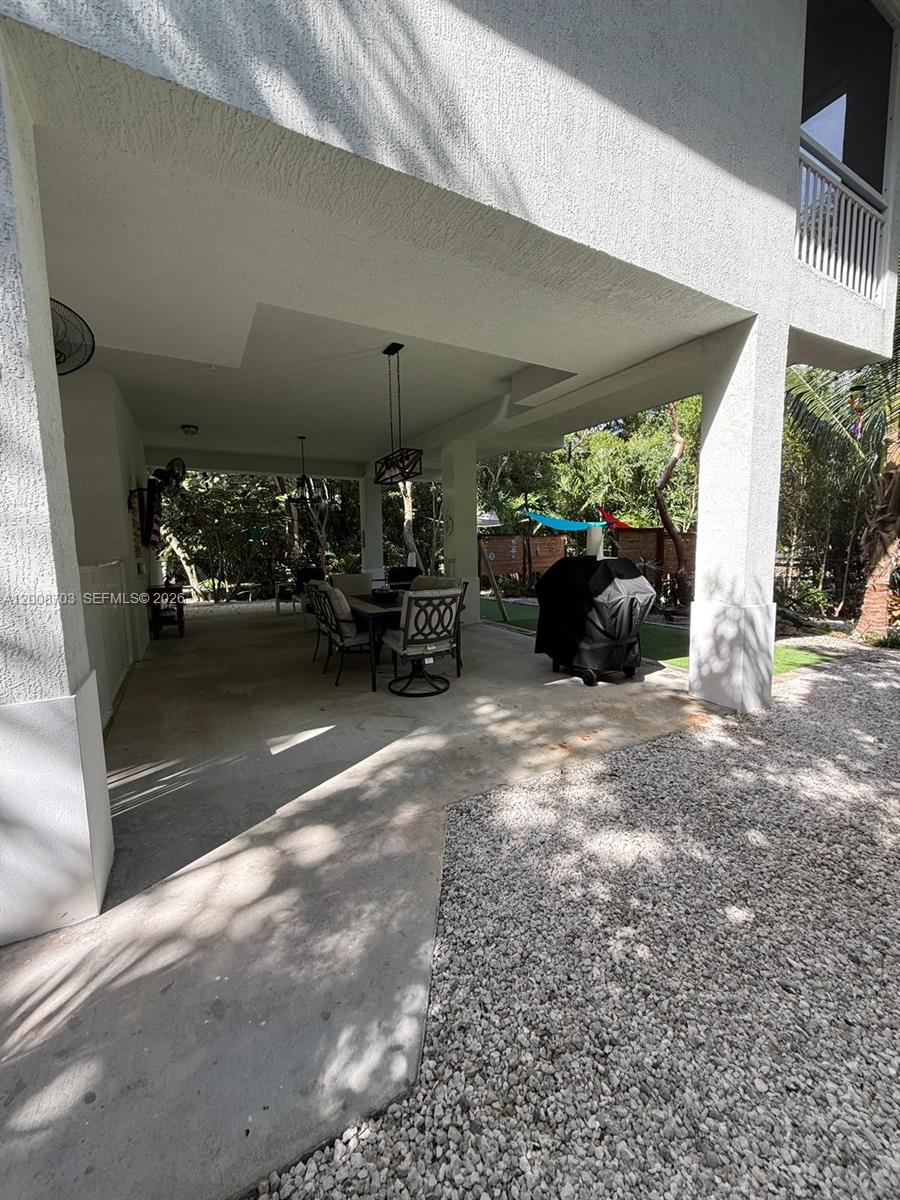 1019 Snapper Lane Key Largo, FL 33037 - Photo 6 of 37 a view of a garage