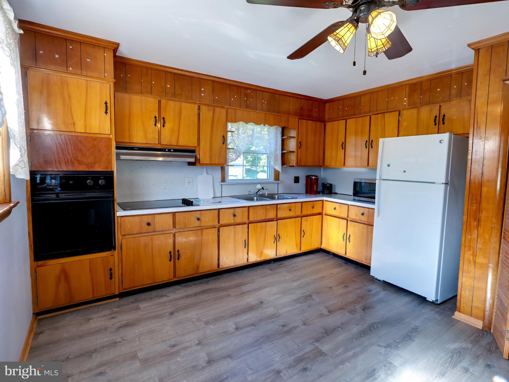 51 Quaker Road Pennsville, NJ 08070 - Photo 5 of 26 Kitchen
