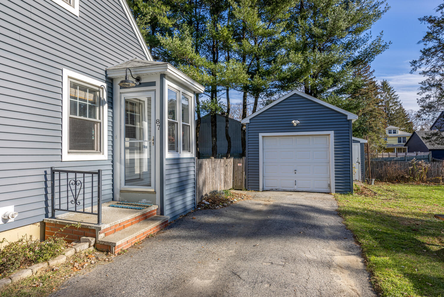 87 Devon Street Portland, ME 04102 - Photo 3 of 41 87 Devon St Portland ME 04102-large-003-