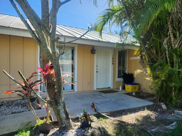 $1,750 | 1858 Windsor Drive, Unit 8, North Palm Beach, FL 33408