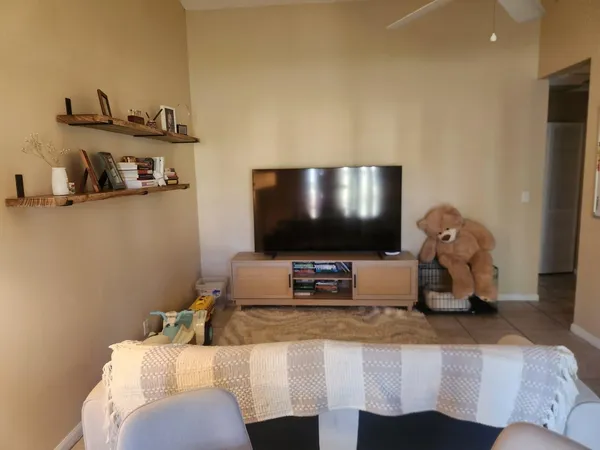 $1,750 | 1858 Windsor Drive, Unit 8, North Palm Beach, FL 33408