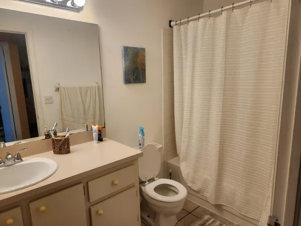 $1,750 | 1858 Windsor Drive, Unit 8, North Palm Beach, FL 33408