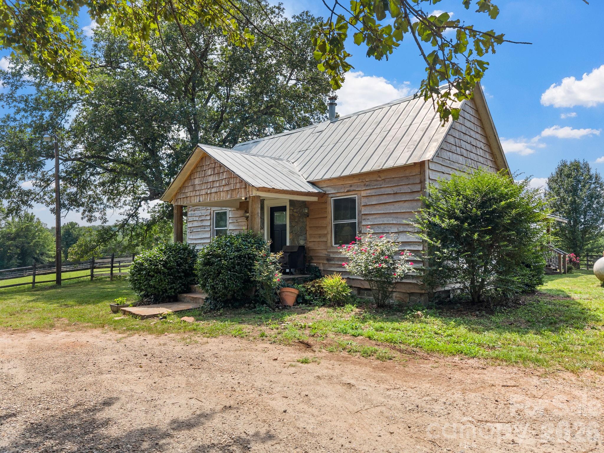 232 Blue Mountain Lane Tryon, NC 28782 - Photo 2 of 31