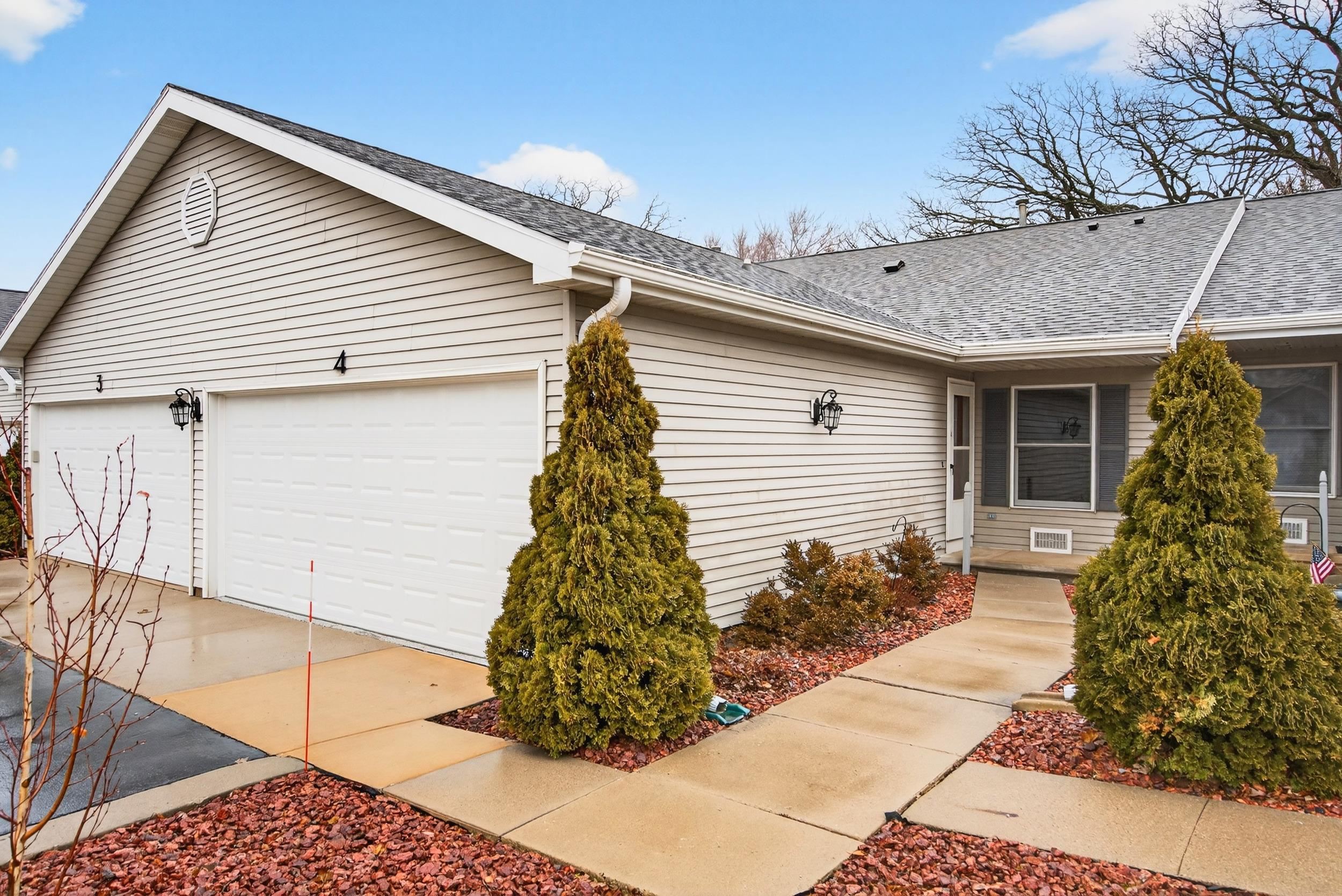 511 West Griswold Street, Unit 4 Ripon, WI 54971 - Photo 2 of 32