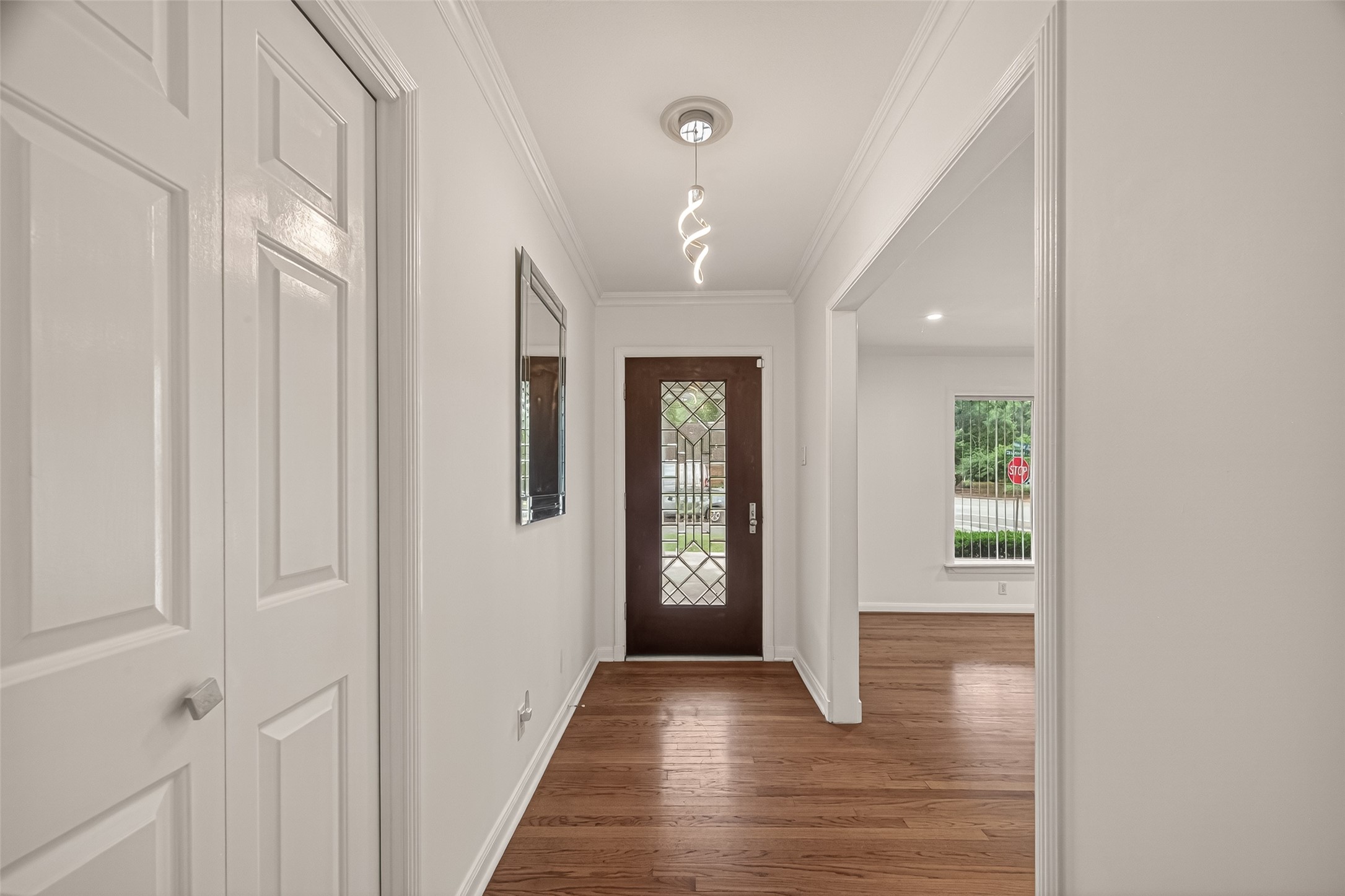 5666 Overbrook Lane Houston, TX 77056 - Photo 3 of 36
