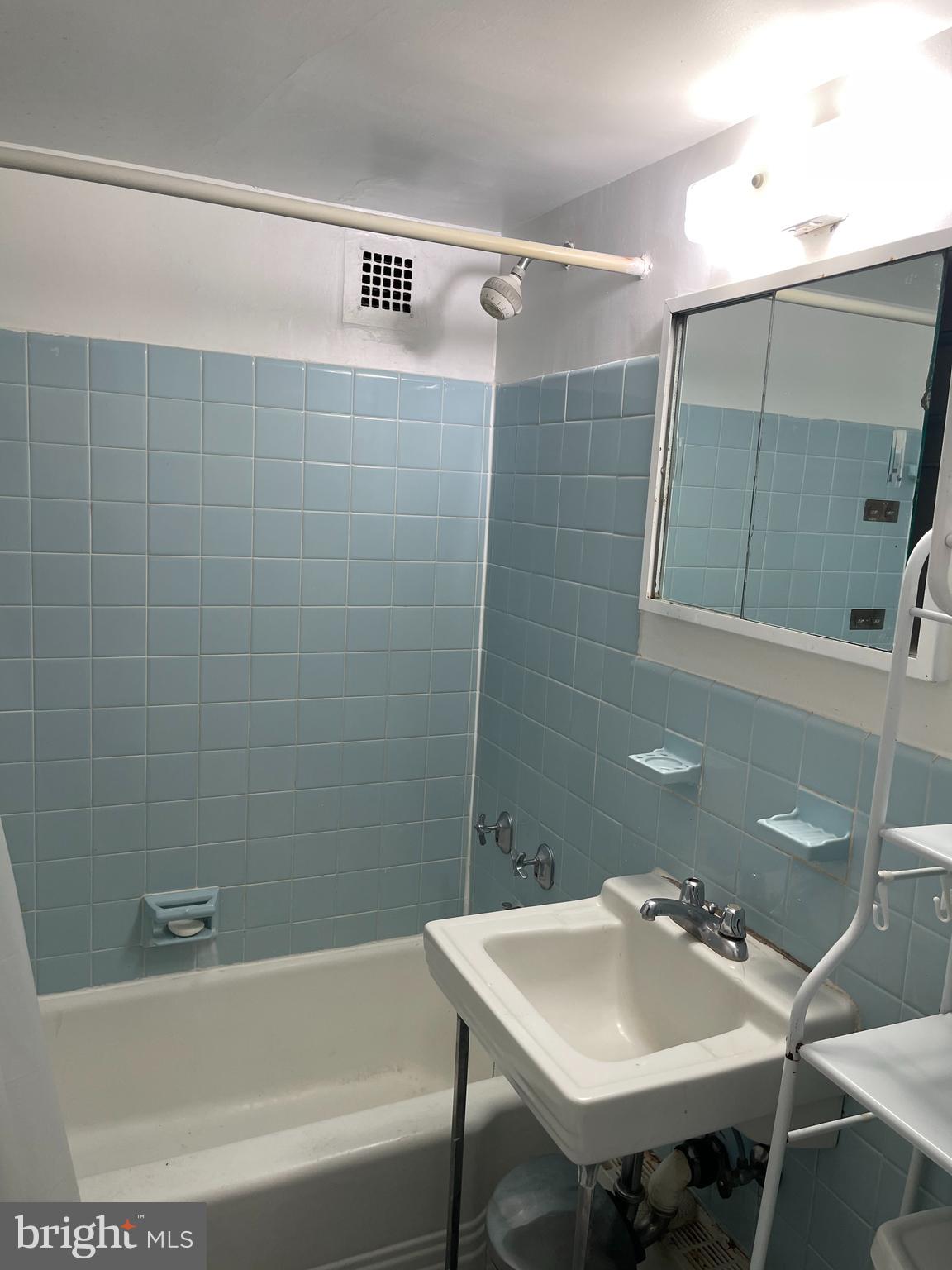 940 25th Street Northwest, Unit 317S Washington, DC 20037 - Photo 17 of 22 a bathroom with a sink and a bathtub