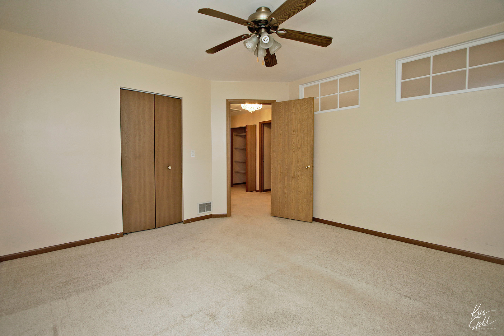 571 Willow Way Lindenhurst, IL 60046 - Photo 11 of 22 a view of a livingroom with a ceiling fan and window