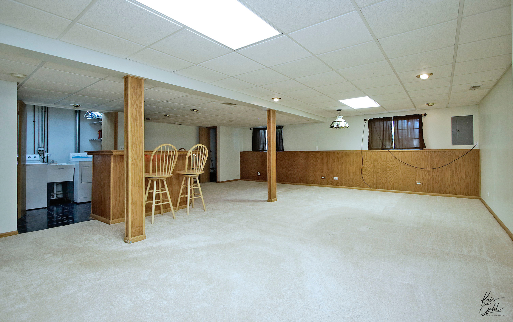 571 Willow Way Lindenhurst, IL 60046 - Photo 15 of 22 a view of a livingroom with furniture and a flat screen tv