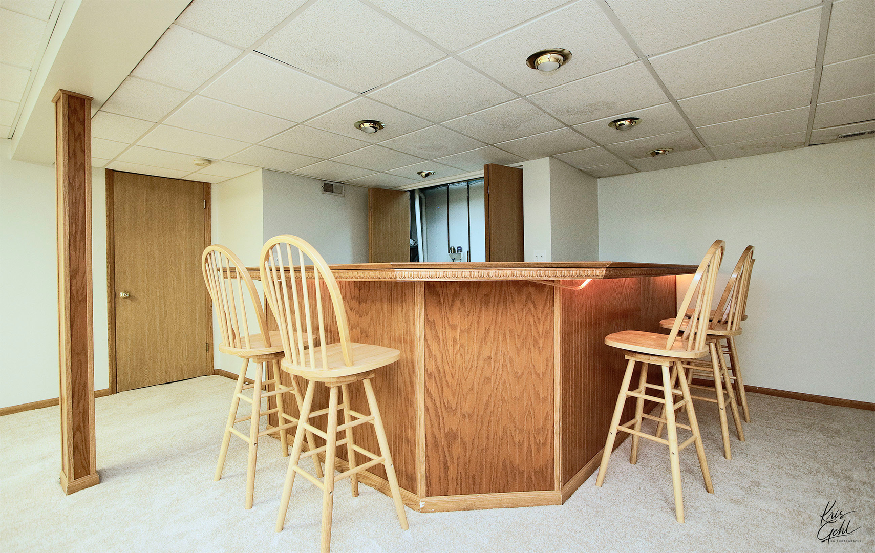571 Willow Way Lindenhurst, IL 60046 - Photo 17 of 22 a view of a dining room with furniture