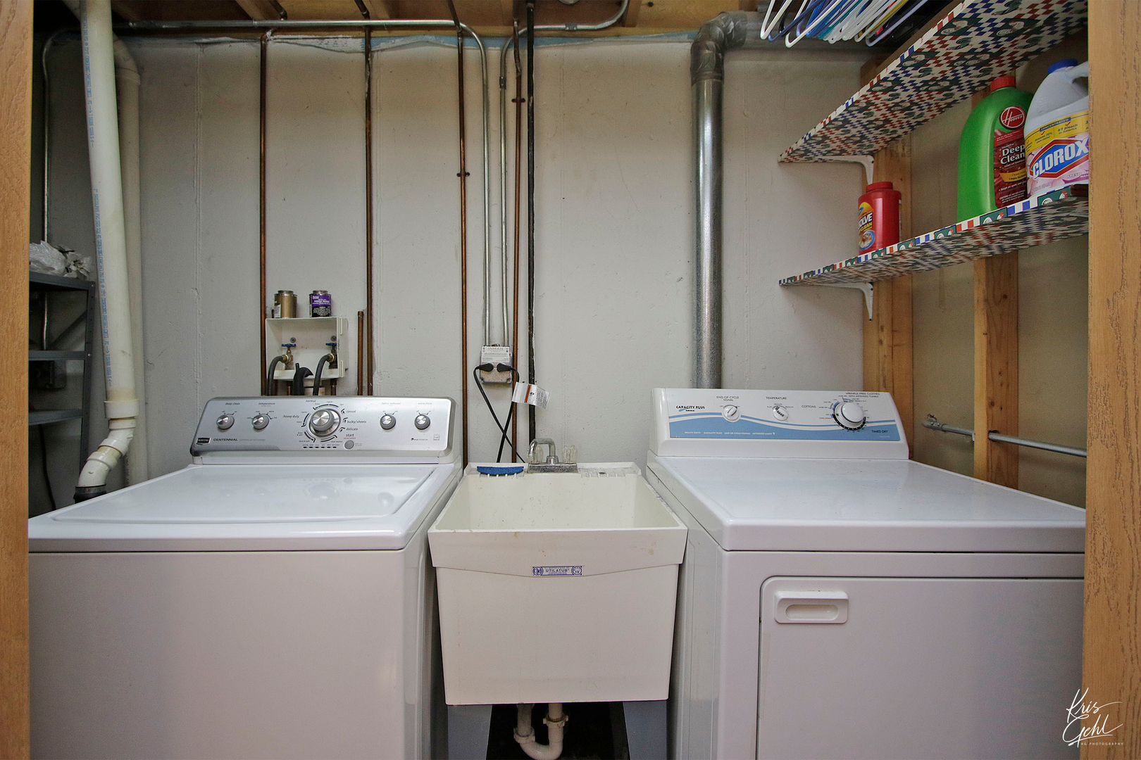 571 Willow Way Lindenhurst, IL 60046 - Photo 18 of 22 a utility room with dryer and washer