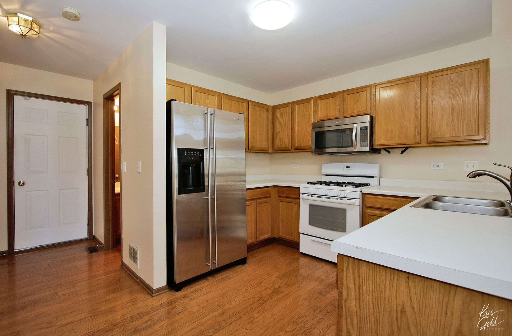 571 Willow Way Lindenhurst, IL 60046 - Photo 3 of 22