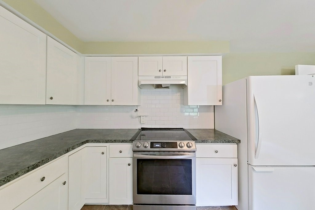 1290 West Main Road Portsmouth, RI 02871 - Photo 9 of 29 Gallery Image 9
